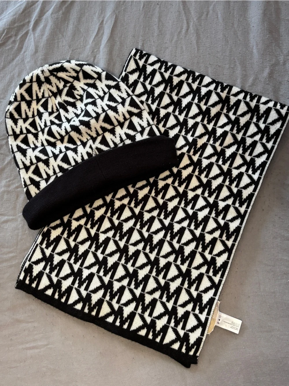 Michael Kors MK Womens Black and White All Over Print Logo Beanie and Scarf